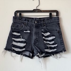 LEVI’S DISTRESSED DENIM JEAN SHORTS
